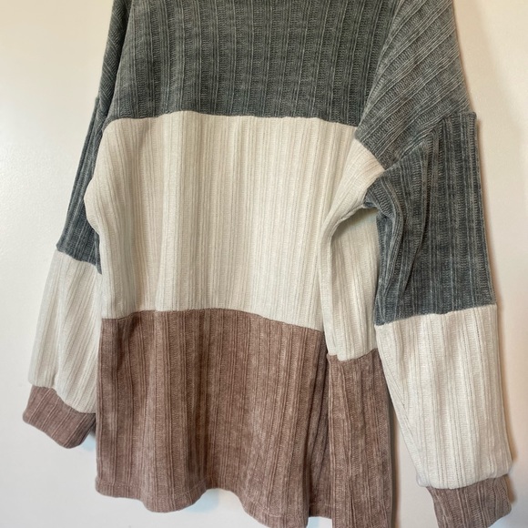 Women’s crewneck striped sweater size medium - Picture 3 of 7